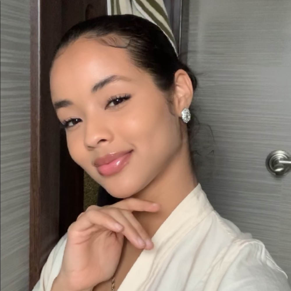 Meet your Posher, Shirlies